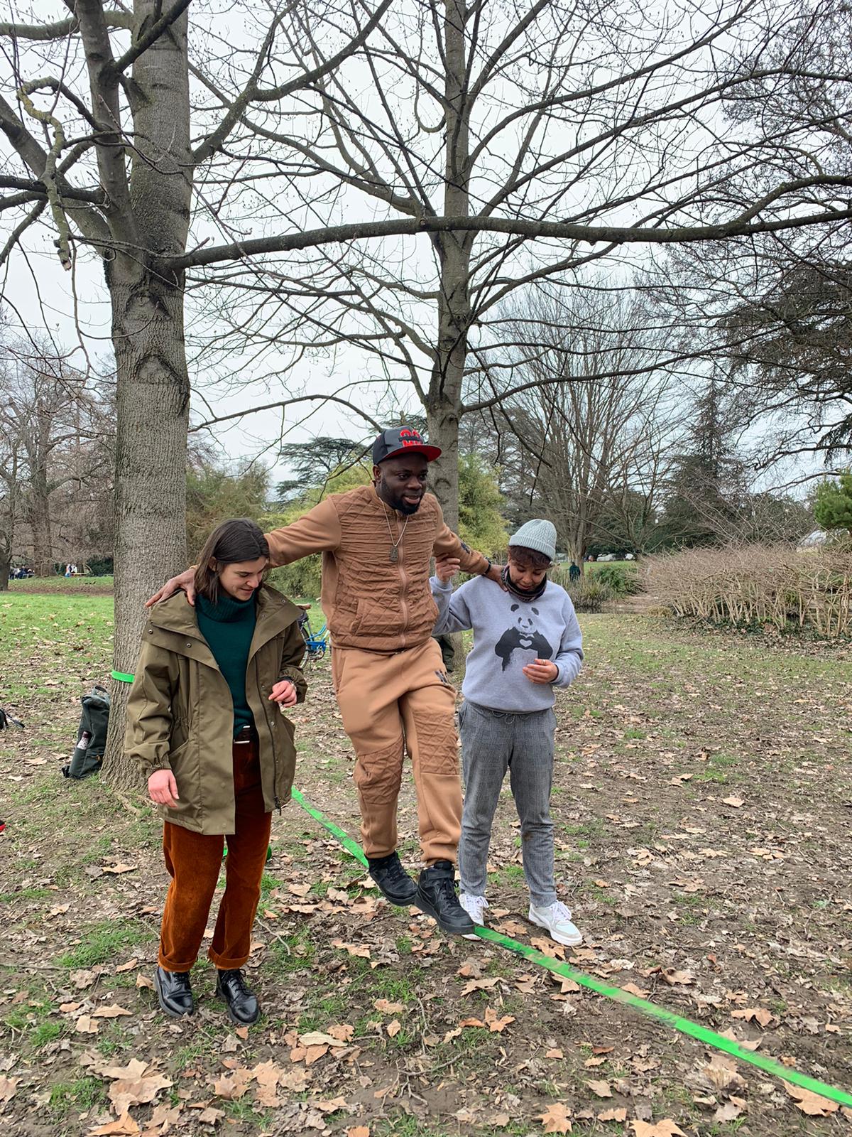 Activité sortie sportive slackline